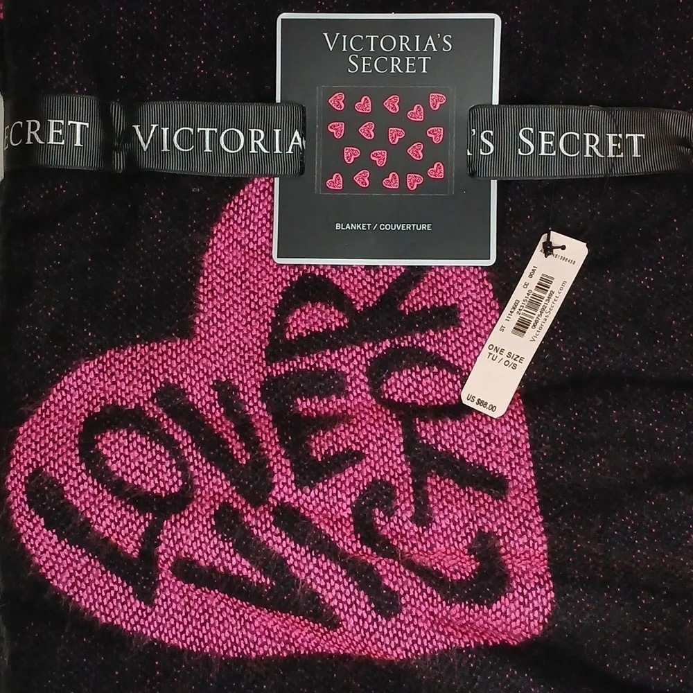 Victoria’s Secret Blanket “Love Victoria” Hearts Throw Blanket 🆕️ VS Blanket 💗